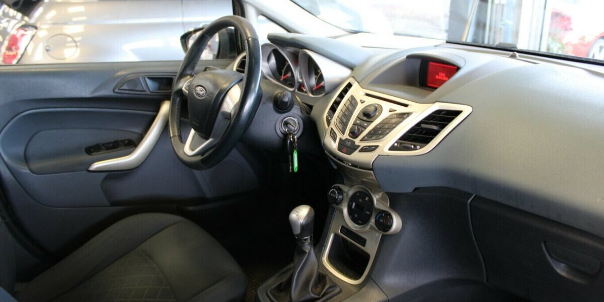 Ford Fiesta 1.25 Ghia - 5-Türig - 1.Hand - 83.440 km 4.980 &euro; Euskirchen 53881