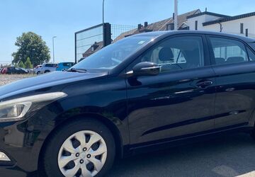 Hyundai i20 180.000 km 5.799 &euro; Düren 52353